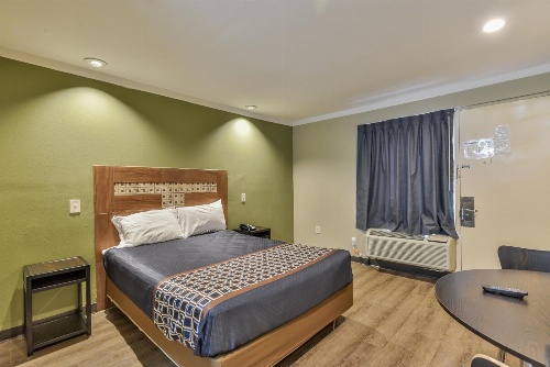 Budgetel Inn and Suites image 1